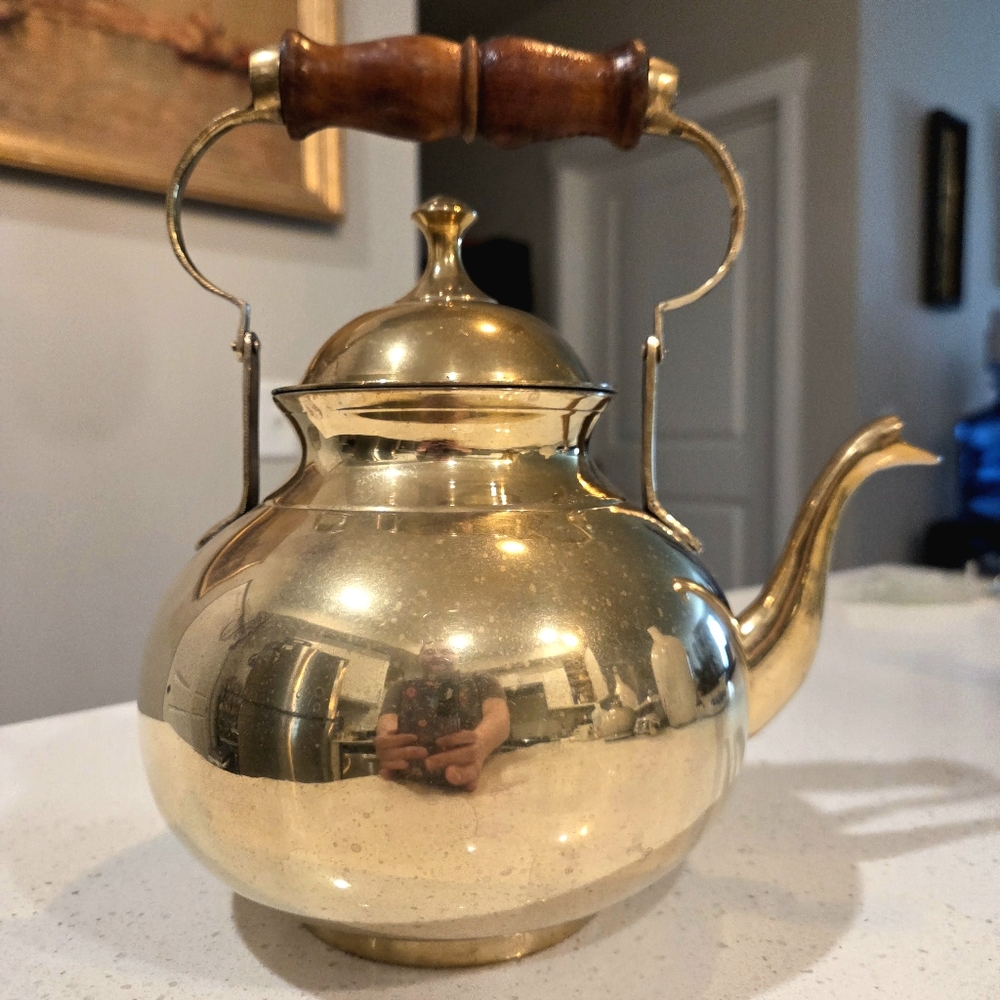 Charming Mid-Century Brass Tea Pot Kettle With Wooden Handle 48oz 1.5 Quart